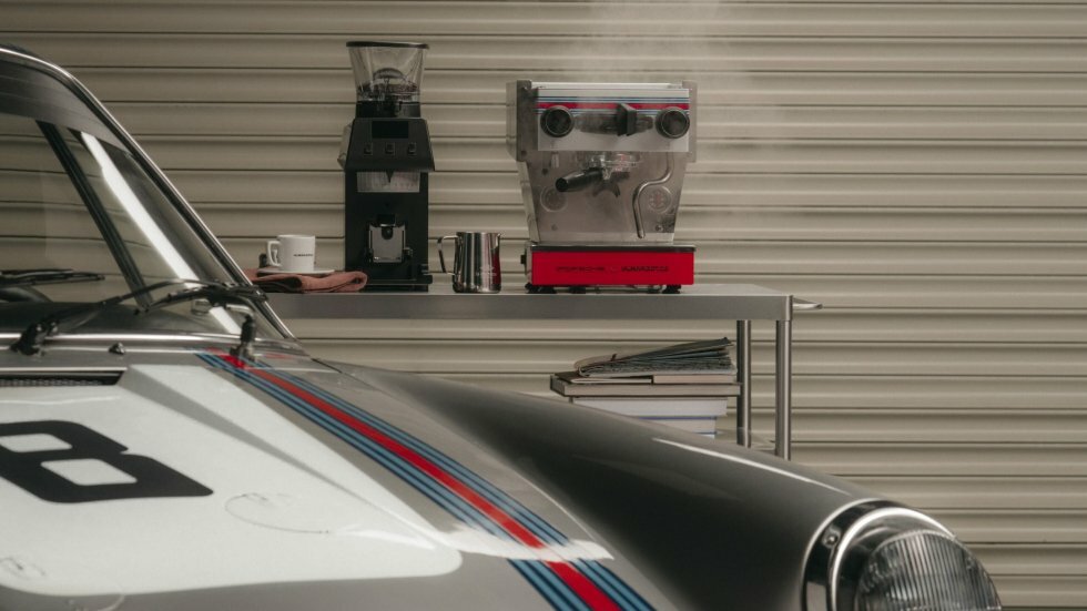 Porsche Design
 - Porsche Design lancerer eksklusiv espressomaskine: 911 enheder i samarbejde med La Marzocco