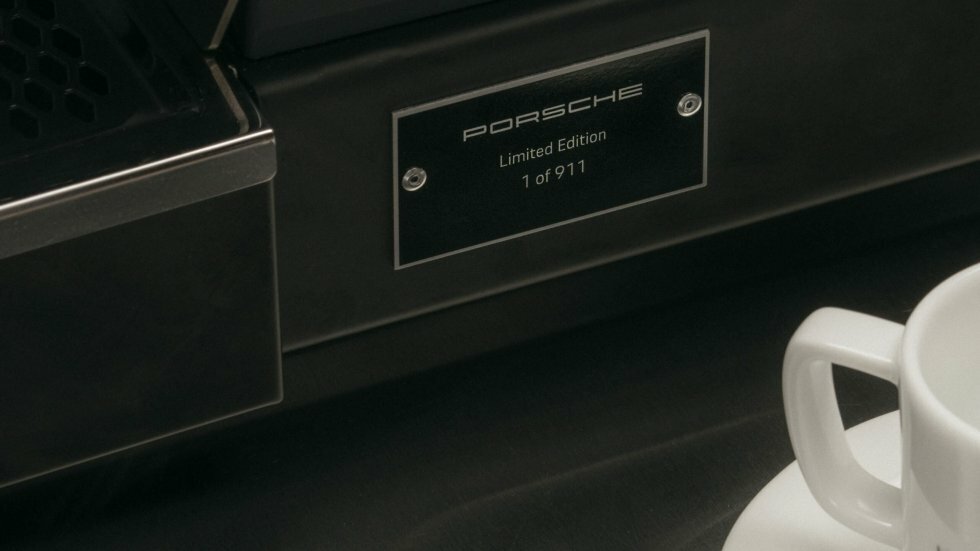 Porsche Design kaffemaskinen er begrænset til 911 maskiner. - Porsche Design lancerer eksklusiv espressomaskine: 911 enheder i samarbejde med La Marzocco