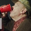 Drinking Games: Seniors vs. Seniors On Complex - Ældre mænd rykker studerende gutter rundt i drukspil