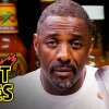 Idris Elba Wants to Fight While Eating Spicy Wings | Hot Ones - Idris Elba kæmper sig gennem Hot Ones-udfordringen