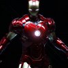 Robert Downey Jr. overrækker en Iron Man arm til 7-årig dreng med protese