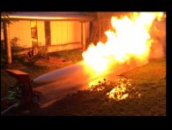 Brandslange vs. flammekaster - hvem vil vinde?