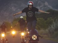 Adrenalin-junkies: Motorcykel-surfing i USA