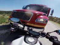 Dagens repeat-video: Dashcam optagelse af kollision mellem motorcykel og brandbil