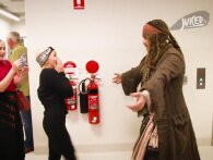Johnny Depp besøger børnehospital forklædt som Jack Sparrow!