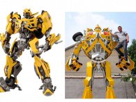 Årets far bygger 1:1 Transformers-Bumblebee til sin søn