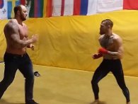 UFC-kæmper Conor McGregor sparrer med Hafthor The Mountain Bjornsson 