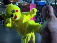 Ronda Rousey træner i Pikachu-kostume