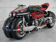 Kan man bygge en motorcykel omkring en V8'er fra Maserati? Ja.