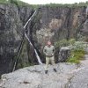 Tjekker Vøringsfossen i pis-regnvejer og Bergman-jakke - Ses i Norge: Pakkeliste til en uges hiking