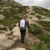 De første spæde skridt på vej mod toppen af Kjerag - Ses i Norge: Pakkeliste til en uges hiking