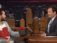 Jokeren giver Jimmy Fallon en helt speciel gave i 'The Tonight Show' [Video]