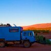 Fyr siger sit job op for at rejse rundt i Afrika i en ombygget lastbil
