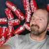 Fyr drikker 10 colaer om dagen i en måned for at se, hvad det gør ved kroppen 