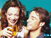 Undersøgelse viser, at kvinder ofte drikker mere pga. deres kærester 