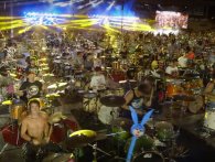 1000 musikere performer Nirvanas 'Smells Like Teen Spirit'