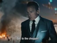 Schwarzenegger fyrer alle sine one-liners af i Super Bowl reklamen for hans forfærdelige mobilspil