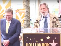 Jeff Bridges genopliver The Dude til ære for John Goodman