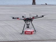 Se om din by får sin egen Cola-flaske og dronelevering
