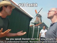 To mænd har en imponerende samtale på intet mindre end 21 sprog