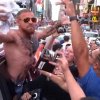 Conor McGregor-lookalike tager til New York og pranker uvidende fans