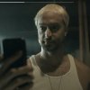 Komikeren Chris D'elia spiller Eminem i videon til Homicide
