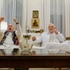 Pryce og Hopkins i 'The Two Popes' - Paverne kommer til streamingtjenesterne