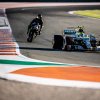 Lewis Hamilton og Valentino Rossi bytter maskiner