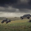 Se den nye Land Rover Defender flyve 30 meter i stuntoptagelserne til 'No Time To Die'