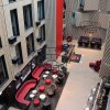 Radisson RED lobby og lounge-område - Aarhus nye hotelperle Radisson RED er klar til at byde på en tiltrængt weekendgetaway