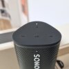 Vandtætte trykknapper i vanligt Sonos'layout pryder toppen af Sonos Roam - Test: Sonos Roam