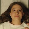 Ilana Glazer i False Positive - Trailer: False Positive - graviditetshorror med Ilana Glazer og Pierce Brosnan