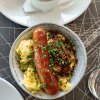 Cremet røræg med sønderjysk brunchpølse og bacon-crumble. - Anmeldelse: Restaurant Jørn