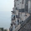 Små kystvendte terrasser.  - Rejse-reportage: Kulinarisk roadtrip i Lazio-regionen i Italien