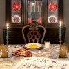 Middag inkluderet - Foto: Sarah Crowley / Airbnb - Fejr jul i huset fra Alene Hjemme!