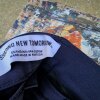 Shaping New Tomorrow er håndlavet kvalitet fra Portugal - og en del af materialet kommer fra genanvendt havplast. Bonus. - Shaping New Tomorrow Essential Pants: Fantastisk frihed i en pæn buks!