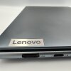 Maskinens tynde profil giver lige præcis plads nok til de vigtigste tilslutninger - Her er Lenovos bud på den bedste allround laptop lige nu!