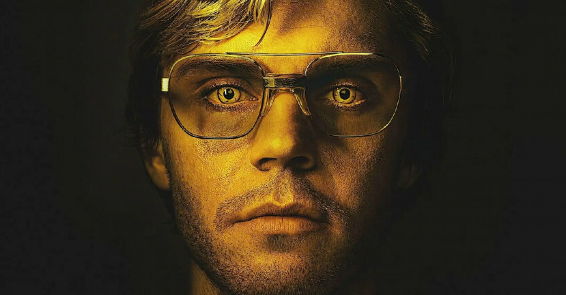 Monster the jeffrey dahmer story. Джеффри Дамер Нетфликс. Dahmer 2002.