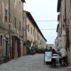 Populonias hyggelige bymidte. - Rejsereportage: Det kystvendte Toscana