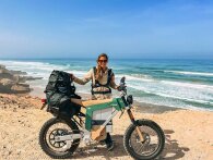Svensk kvinde krydser Afrika på elektrisk motorcykel