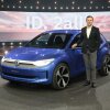 VW CEO Thomas Schäfer med den nye VW ID.2all - Foto: Volkswagen  - VW præsenterer deres vision for en 185.000 kroners elektrisk folkevogn