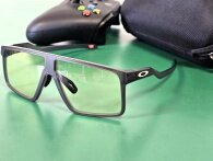 Oakley sætter sigtekornet efter gamerne: Her er deres nye gaming-brille