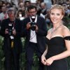 Scarlett Johansson til Venedig filmfestival i 2013 (Samme år som hun af - egen - fri vilje lagde stemme til en kunstig intelligens i filmen HER) - Foto: ARP/DepositPhotos - Scarlett Johansson anklager ChatGPT for at have brugt hendes stemme til ny funktion