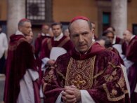 Første trailer til Conclave med Ralph Fiennes fortæller en mørk historie om paven