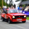 Brian Rasmussen fra Hjørring viser med sin Ford Escort RS 2000 selve essensen af Munkebjerg Hill Climb: Masser af tilskuere, masser af fart, masser af stemning. - Klar til Munkebjerg Hill Climb: Klassisk Bilfest på Bjerget