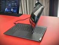 Yoga Auto Twist AI PC: Lenovo har opfundet en laptop til dig med restless leg syndrome! 