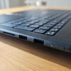 Den ene side er udstyret med 2x USB-A, SD-kortlæser, mens den anden side byder på HDMI, 2x USB-C, og 3,5mm minijack der sikrer, at du har alle de forbindelser, du behøver. - Yoga Pro 9i: Lenovo flexer AI-musklerne i en bærbar sammensmeltning af luksus og ydeevne