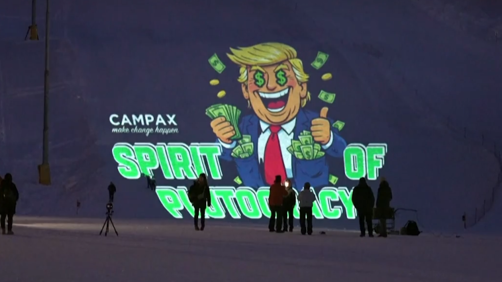 Trump i XXL-format: Aktivister gjorde alperne til politisk meme