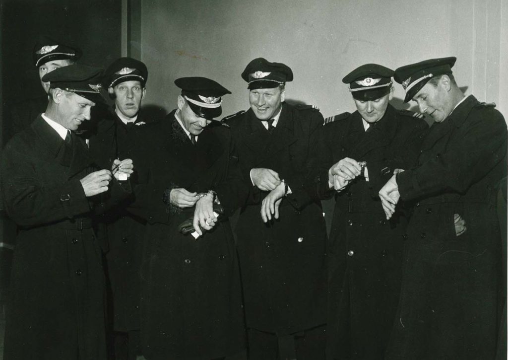 62 1954 SAS pilots receieving their Universal Geneve Polarouter watches credit @SAS Scandinavian Airlines