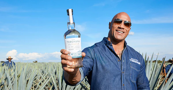 The Rock afslører den hemmelige besked på hans tequila-flasker